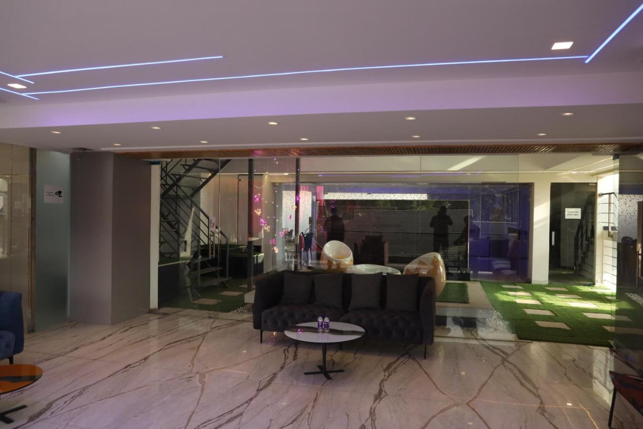 Vaabi Saabi Hotel Ґурґаон Екстер'єр фото
