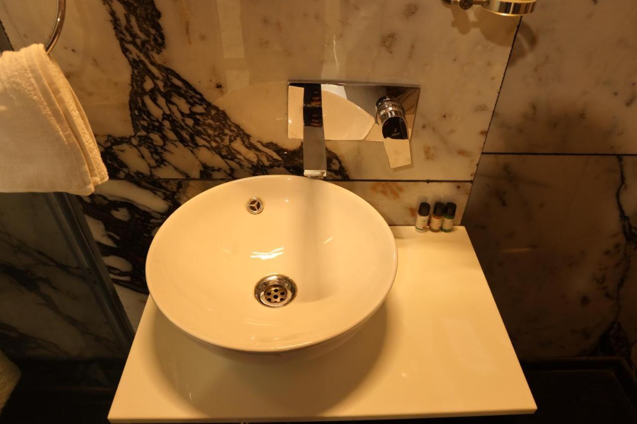 Vaabi Saabi Hotel Ґурґаон Екстер'єр фото